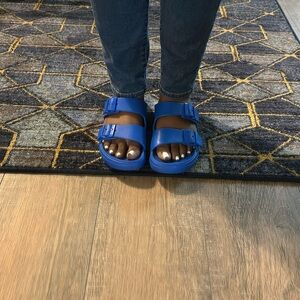 Aldo Cobalt Blue Double Buckle Rubber Sandal. Size 8.5